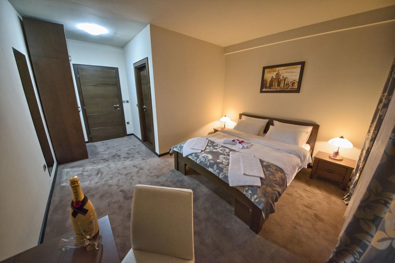 Garni Hotel Central Lux Крагуевац Екстериор снимка