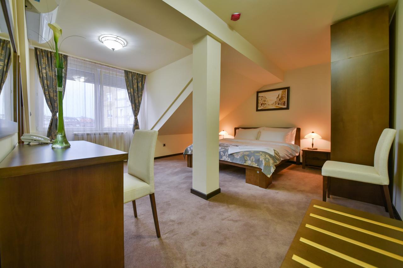 Garni Hotel Central Lux Крагуевац Екстериор снимка