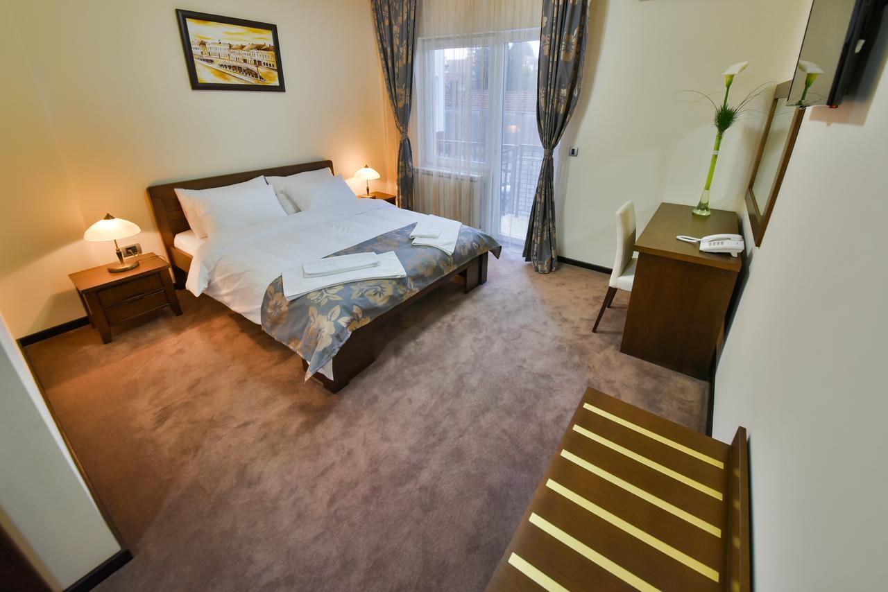 Garni Hotel Central Lux Крагуевац Екстериор снимка